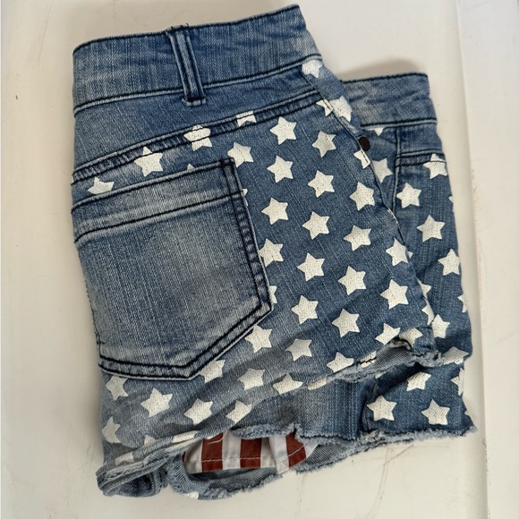 Like new fourth of July Distressed Jean shorts size 9. - Picture 3 of 7